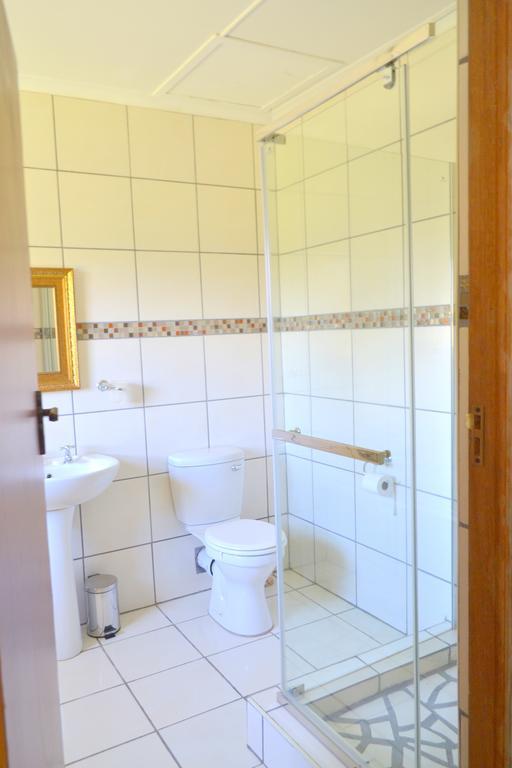 Jakobs Guesthouse & Cottage East London Ruang foto