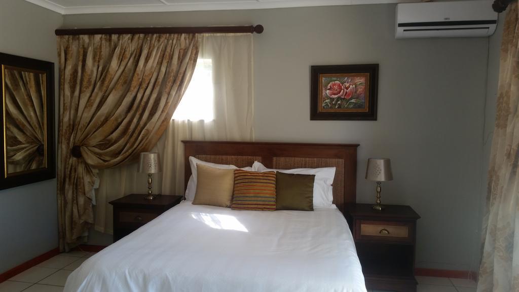 Jakobs Guesthouse & Cottage East London Ruang foto
